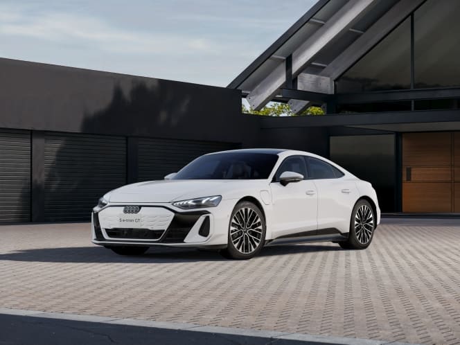 電動自動車　Audi Audi e-tronスペシャルサイト