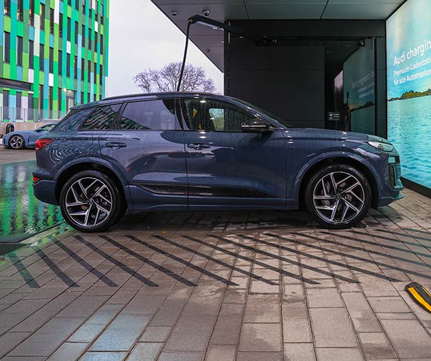 Audi e-tronスペシャルサイト